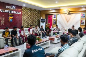 Lepas Tim Sepak Bola Bhayangkara, Kapolda Sulbar: Utamakan Sportivitas, Jaga Nama Baik di Ajang Kapolda CUP Sulsel