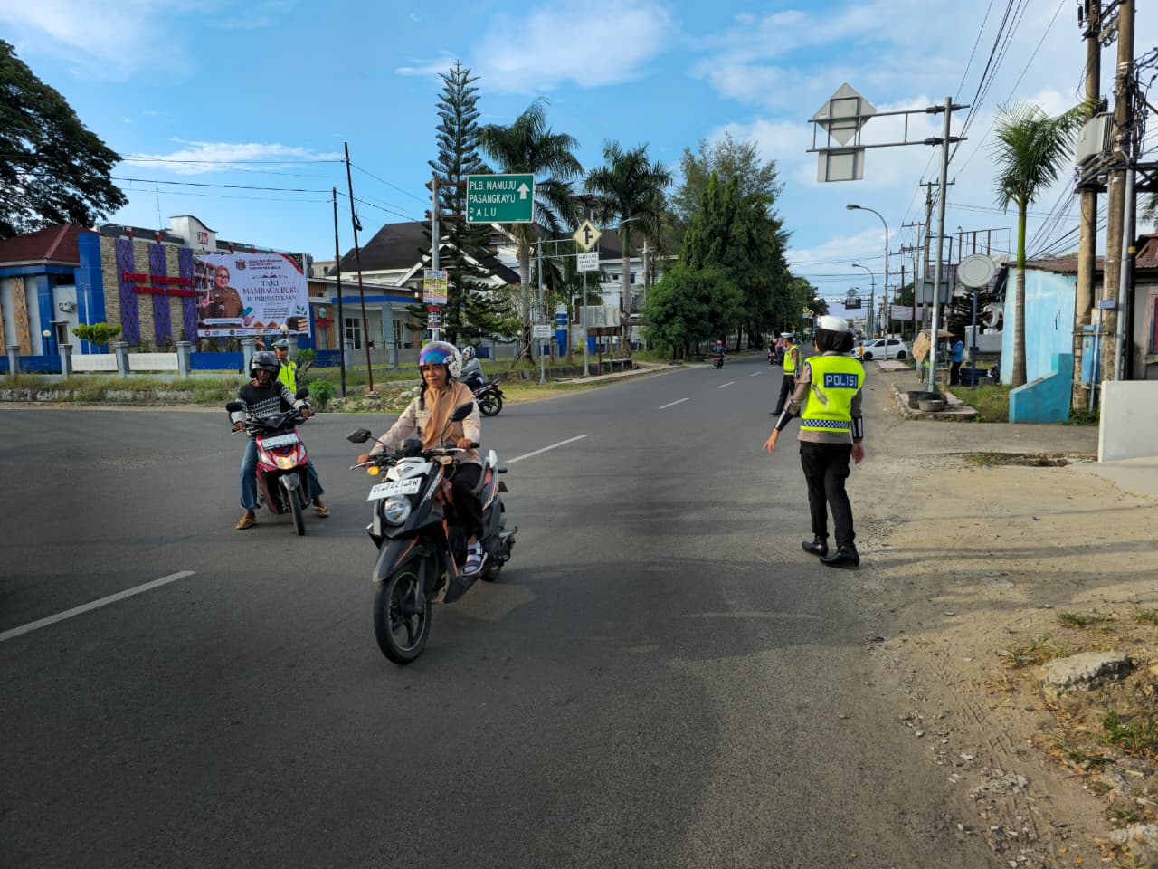Hadir di Jam Sibuk, Ditlantas Polda Sulbar Fokus Jaga Keamanan dan Kenyamanan Berkendara Masyarakat