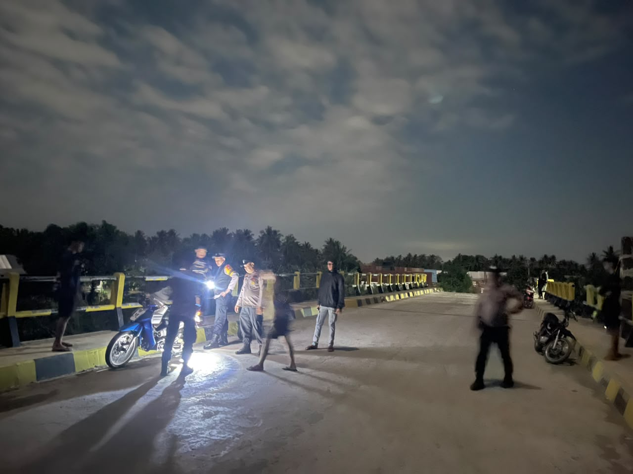Patroli Blue Light Polsek Belawa Antisipasi Kriminalitas, Terduga Pelaku Narkoba Berhasil Diamankan