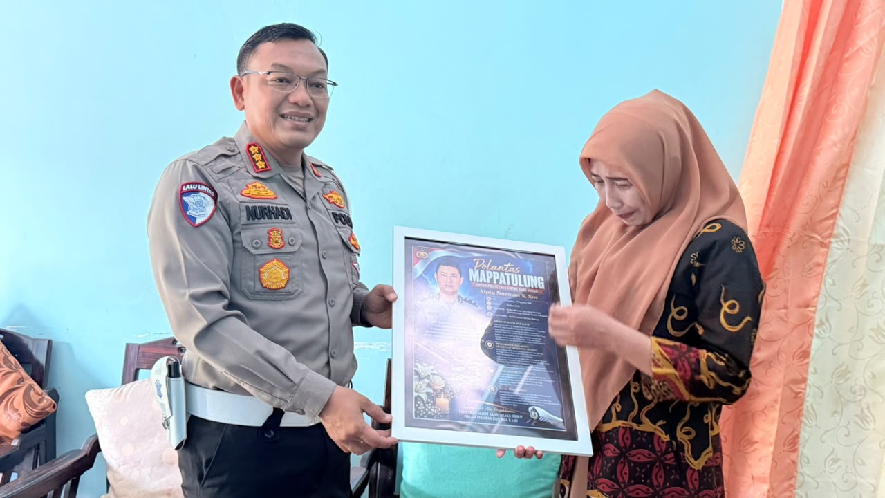 71 Tahun Mengabdi, Dirlantas Polda Sulbar Kunjungi Purnawirawan Kenang Pengabdian dan Kepedulian