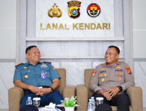 Perkuat Kebersamaan TNI–Polri, Kapolresta Kendari Bangun Sinergi Bersama Danlanal