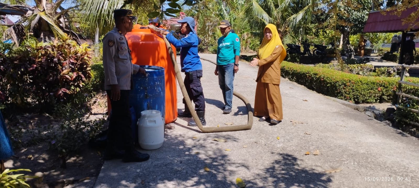 Polsek Keera Bersama Forkopimcam dan Tim Terpadu Salurkan Air Bersih untuk Warga