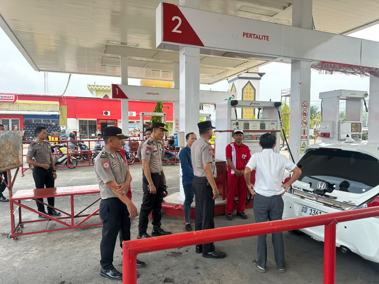 Atasi Antrean Panjang SPBU di Sulbar, Kapolda dan Pertamina Siapkan Strategi Khusus Termasuk Pembentukan Tim Gabungan