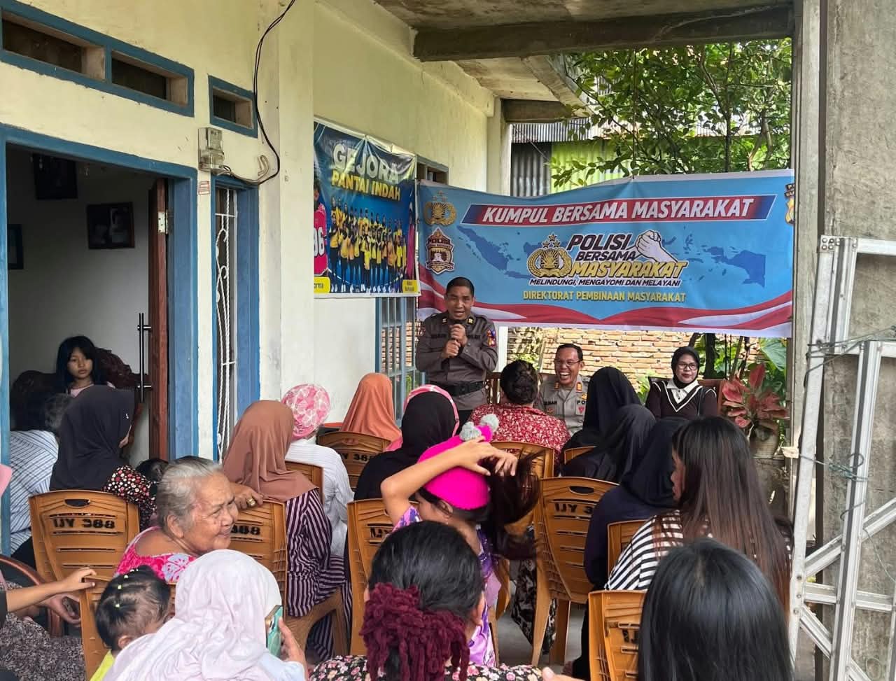 Blusukan ke Lorong Nelayan, Satgas Preemtif Ops Patuh Polda Sulbar Ajak Warga Pesisir Mamuju Sadar Lalu Lintas